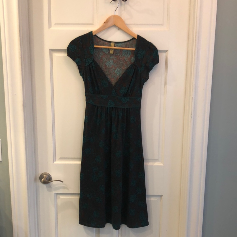 Dress with cap sleeves